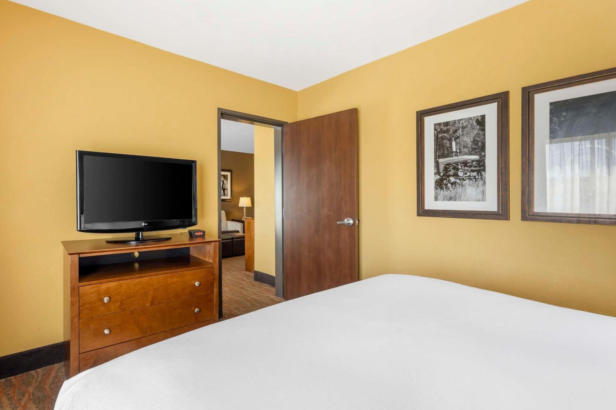 Best Western Plus Tupelo Inn & Suites Esterno foto