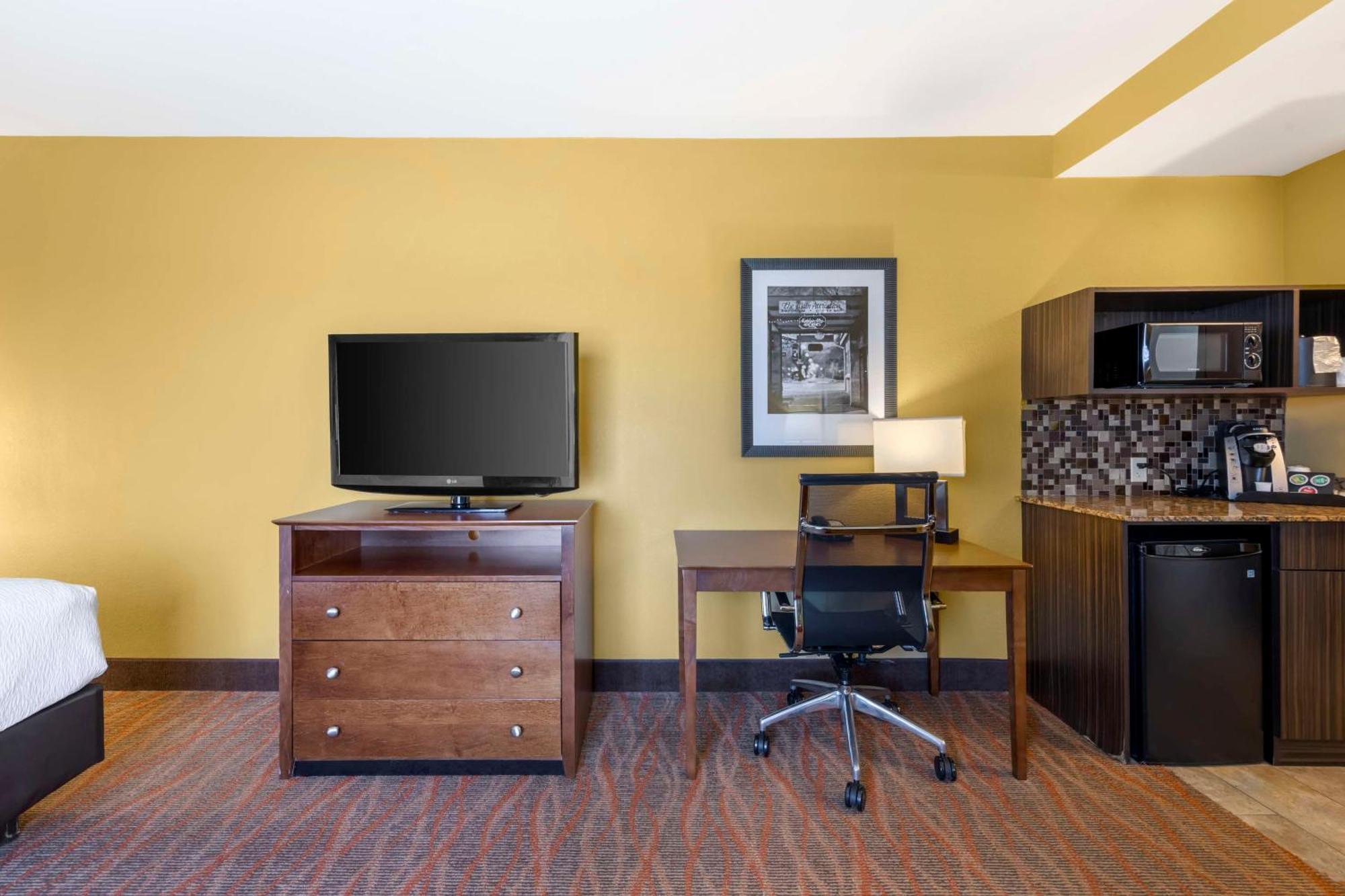 Best Western Plus Tupelo Inn & Suites Esterno foto