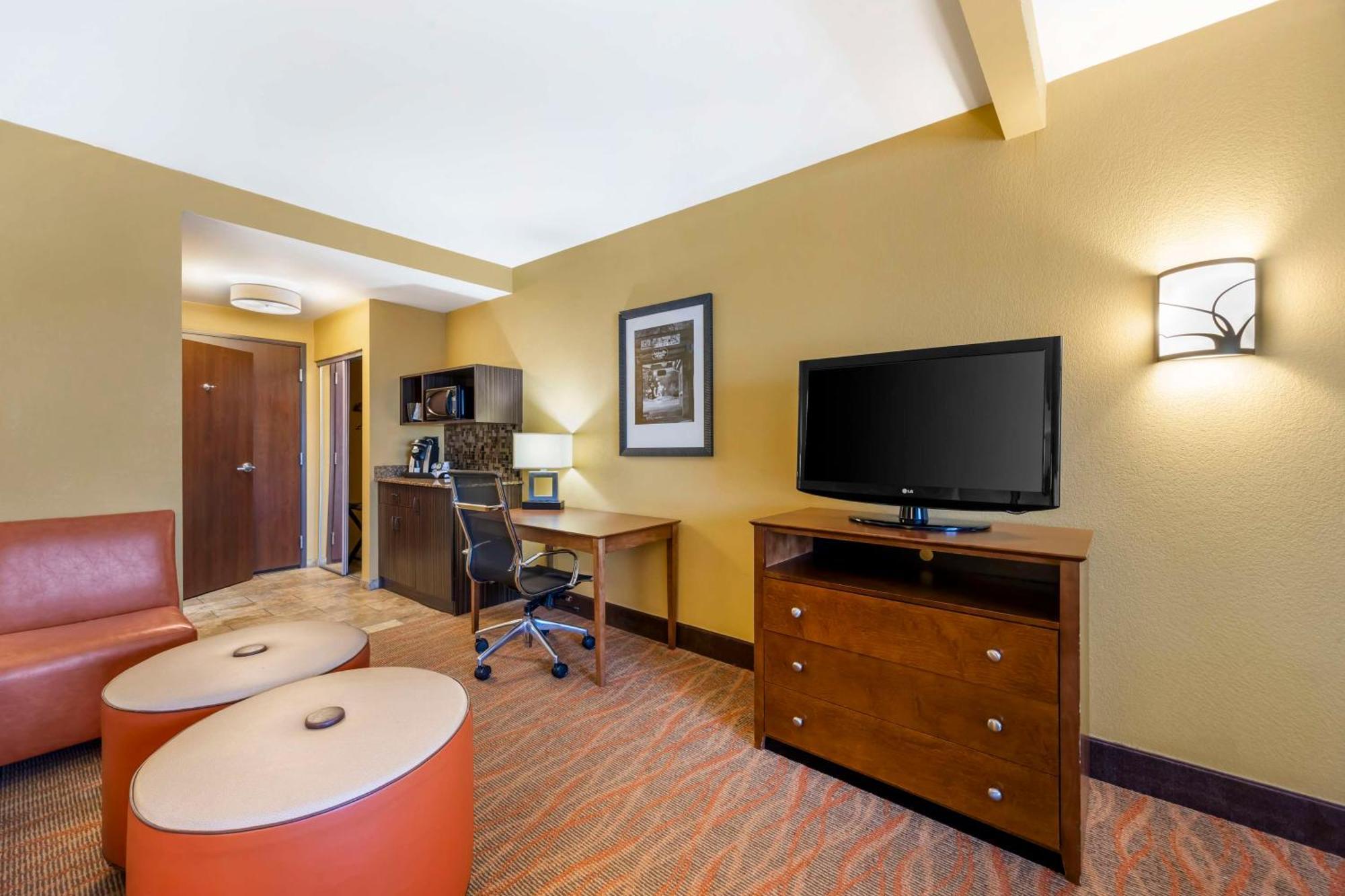 Best Western Plus Tupelo Inn & Suites Esterno foto